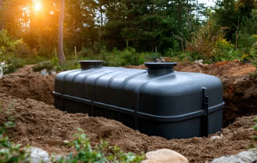 Podziemny zbiornik na deszczówkę. Jak zbierać i wykorzystywać wodę opadową?