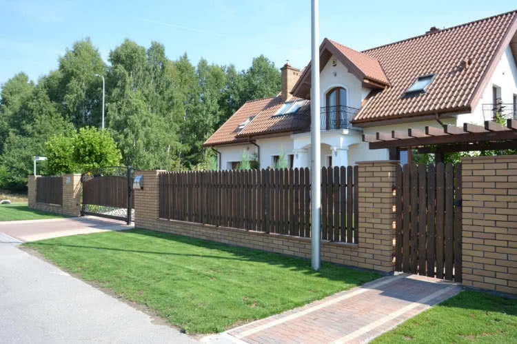 Ogrodzenie murowane z cegły klinkierowej Ogrodzenie murowane z cegły klinkierowej